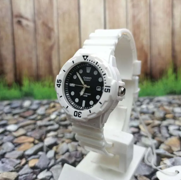 Женские наручные часы Casio LRW-200H-1E Белые\черный экран - изображение 7