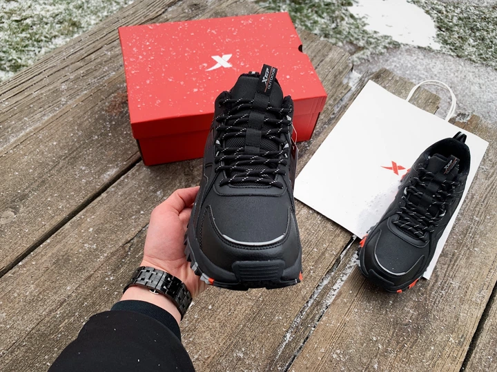 Мужские зимние кроссовки на меху Xtep Outdoor 979419370026 Black