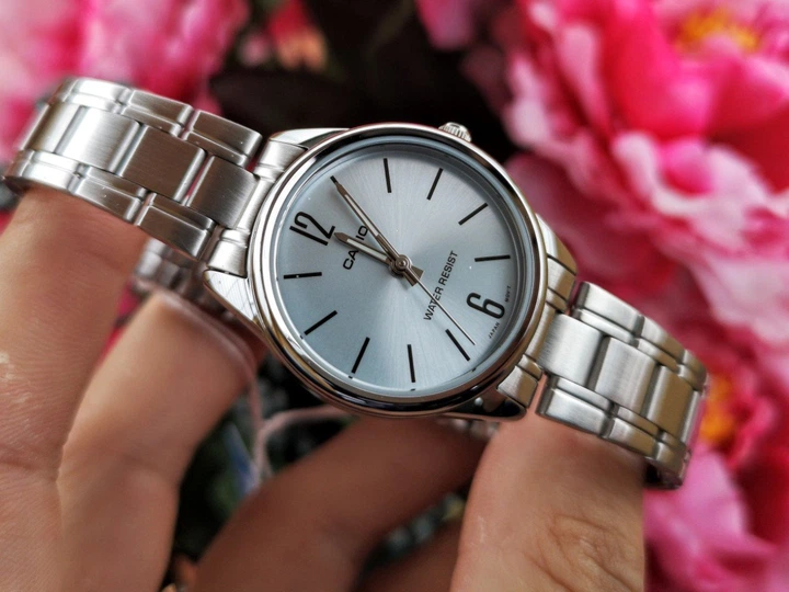 Женские наручные часы Casio LTP-V005D-2BUDF Серебристые - изображение 3