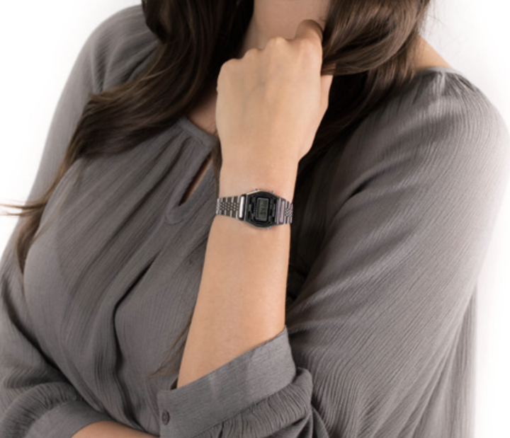 Наручные часы Casio LA-690WEA-1EF Серые с черным новаторские - изображение 6