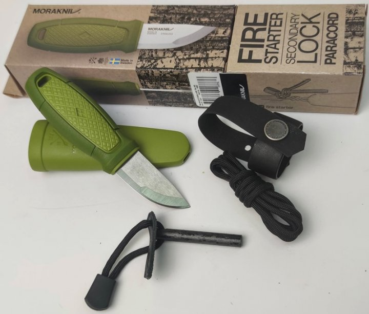 Нож Morakniv Eldris 1.0 Colour Green нержавеющая сталь + огниво, паракорд и застёжка - изображение 1