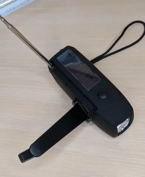 Портативне динамо-радіо із зарядкою USB, Power Bank, сонячною панеллю і ліхтариком Clefers-2000К (5002391) - зображення 3