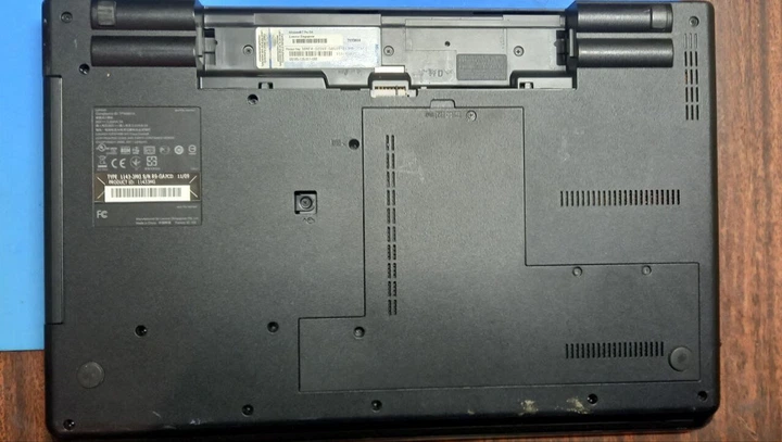 Ноутбук Lenovo ThinkPad / 15.6" TN / Core i5-2410M (2(4) ядра по 2.3-2.9 GHz) / 4GB DDR3 / 240GB SSD NEW / AMD Radeon HD 6630M, 2GB / WebCam /Win 10 б/у - изображение 9