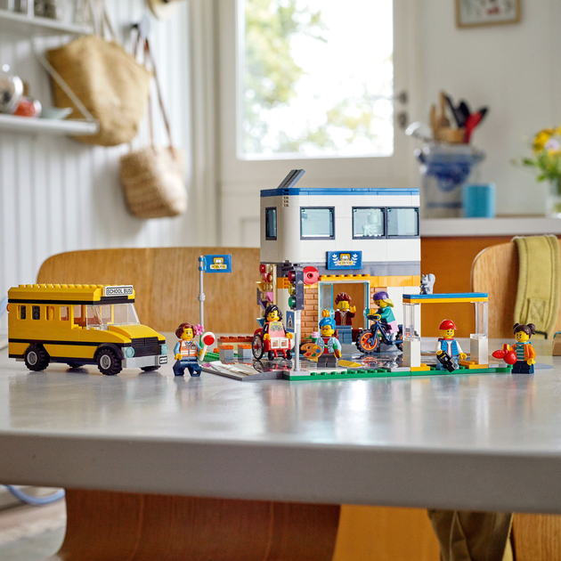 Zestaw klocków LEGO City Dzień w szkole 433 elementy (60329) - obraz 5
