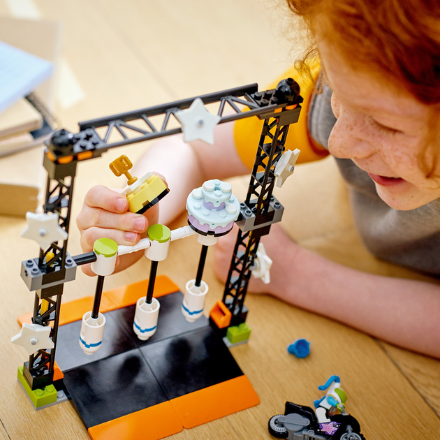 Zestaw klocków LEGO City Stuntz Wyzwanie kaskaderskie: przewracanie 117 elementów (60341) - obraz 5