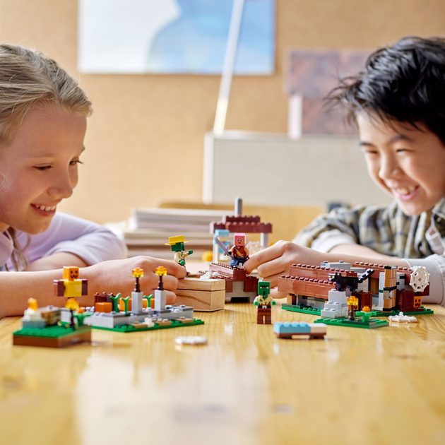 Конструктор LEGO Minecraft Покинуте село 422 деталей (21190) - зображення 3