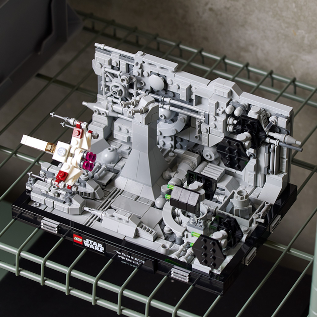 Конструктор LEGO Star Wars Діорама Політ над Зіркою Смерті 665 деталей (75329) - зображення 7