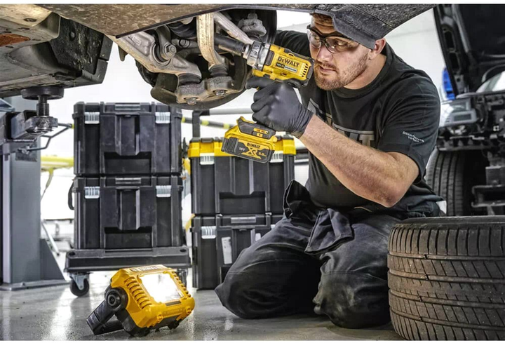 Ładowalna lampa LED DeWALT DCL077 - obraz 7