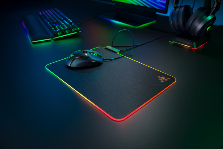 Ігрова поверхня Razer Firefly V2 Speed Control (RZ02-03020100-R3M1) - зображення 4
