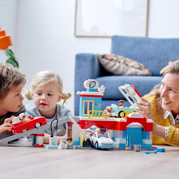 Конструктор LEGO DUPLO Гараж і автомийка 112 деталей (10948) - зображення 3