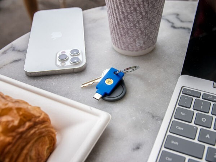 Аппаратный ключ безопасности Yubico, FIDO U2F Security Key C NFC – фото ...