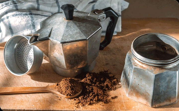 Кофеварка гейзерная Bialetti Moka Express на 6 чашек 270 мл Металл
