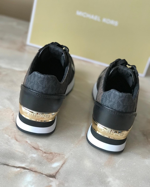 マンミーヤ Features | A MA MANIÉRE X AIR JORDAN 4 
