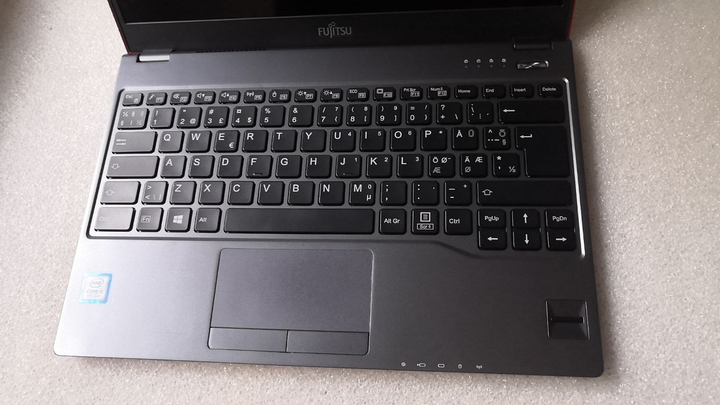 Ультрабук Fujitsu LifeBook U938 / 13.3