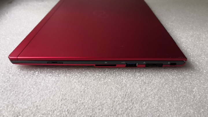 Ультрабук Fujitsu LifeBook U938 / 13.3" IPS Touch / Core i5-8250U (4(8) ядра по 1.6-3.4GHz) / 8GB DDR4 / 512GB SSD / UHD Graphics 620 / WebCam б/в - зображення 5