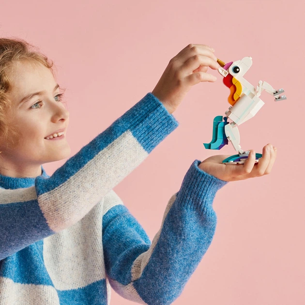 Zestaw klocków LEGO Creator Magiczny jednorożec 145 elementów (31140) - obraz 6