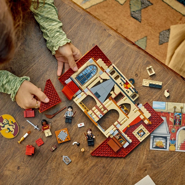 Конструктор LEGO Harry Potter Прапор гуртожитку Ґрифіндор 285 деталей (76409) - зображення 7
