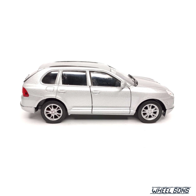 Модель автомобіля Porsche Cayenne Turbo 2003 1:31 Welly (W3072) - зображення 9