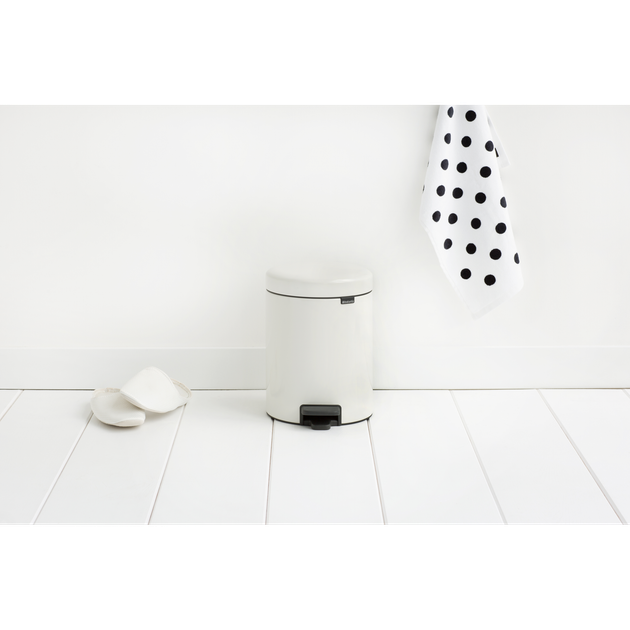 Бак для мусора Brabantia NewIcon Pedal Bin 5 л (112065) - Фото 4 Бак для мусора Brabantia NewIcon Pedal Bin 5 л (112065) - изображение 4