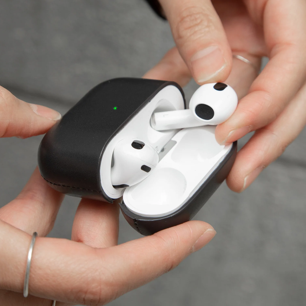 Кожанный чехол для наушников Native Union Leather Case for Airpods 3rd Gen, Black (APCSE-LTHR-BLK-V2) - Фото 4 Кожанный чехол для наушников Native Union Leather Case for Airpods 3rd Gen, Black (APCSE-LTHR-BLK-V2) - изображение 4