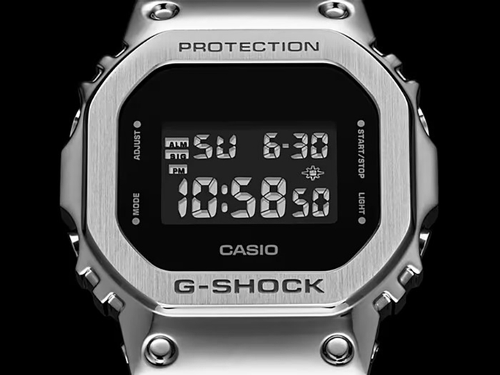 ☆ CASIO G-SHOCK GM-5600-1 シルバー☆ Мужские часы CASIO G-SHOCK GM-5600-1ER – купить онлайн на