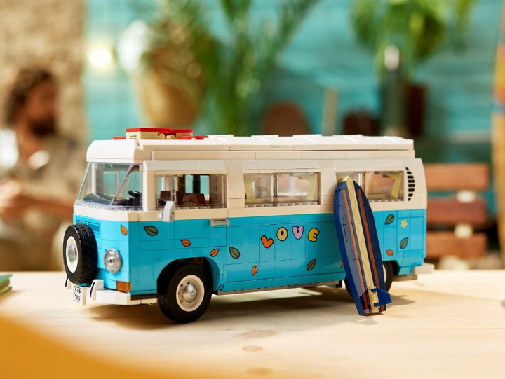Конструктор LEGO Creator Expert Фургон Volkswagen T2 2207 деталей (10279) - зображення 8
