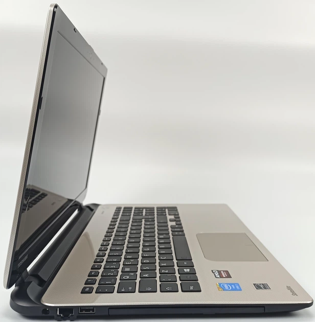 TOSHIBA 15.6インチ Intel i7 SSD256GB RAM8GB Ноутбук 15.6