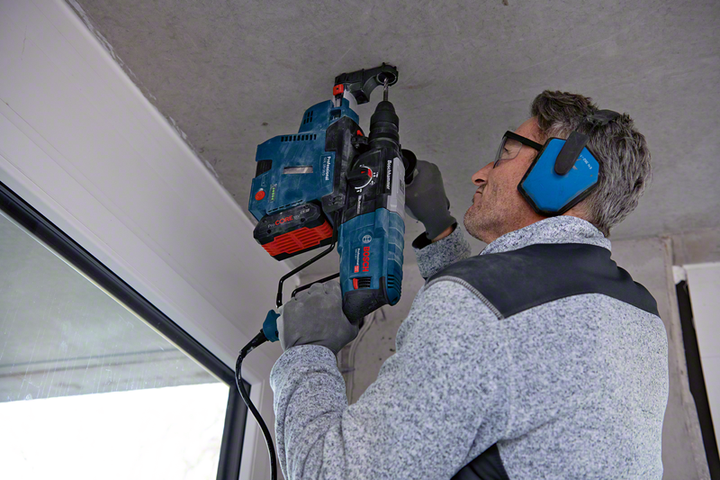 Перфоратор мережевий Bosch Professional GBH 2-28, 880 Вт, 3,2 Дж, 4000 уд.хв, Kickback + Vibration control, L-case (0611267500) - Фото 20 Перфоратор мережевий Bosch Professional GBH 2-28, 880 Вт, 3,2 Дж, 4000 уд.хв, Kickback + Vibration control, L-case (0611267500) - зображення 20