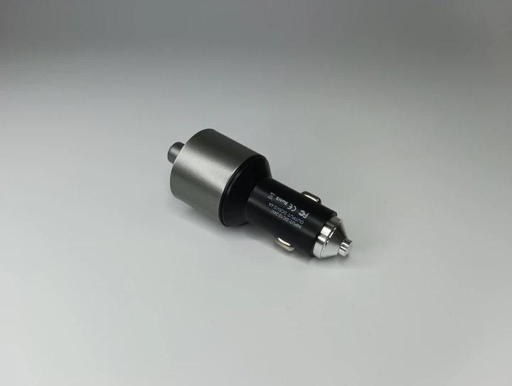 Универсальный Bluetooth FM-модулятор Hoco E19 с двумя USB-портами и алюминиевым корпусом для авто - изображение 3