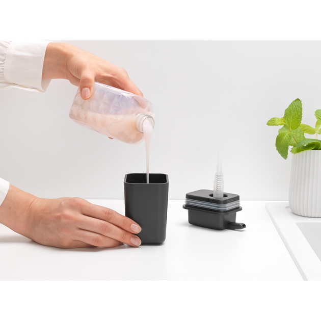Дозатор для жидкого мыла Brabantia ReNew 11,7x5,8x9,5 см (302503) - Фото 4 Дозатор для жидкого мыла Brabantia ReNew 11,7x5,8x9,5 см (302503) - изображение 4