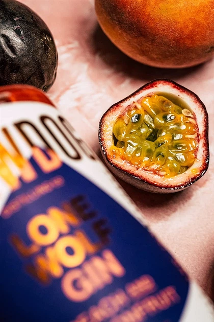 Джин LoneWolf Peach and Passionfruit Gin 0.7 л 40% (5056025455023) - Фото 6 Джин LoneWolf Peach and Passionfruit Gin 0.7 л 40% (5056025455023) - изображение 6