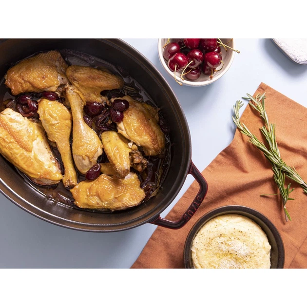 Каструля Staub Cast Iron 6,7 л бордова овальна (1103387) - Фото 5 Каструля Staub Cast Iron 6,7 л бордова овальна (1103387) - зображення 5