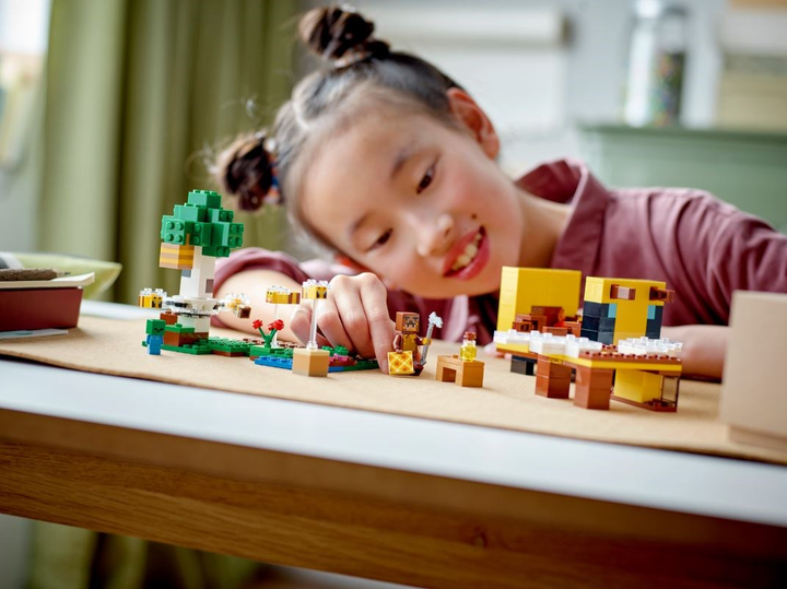 Конструктор LEGO Minecraft Бджолиний будиночок 254 деталі (21241) - зображення 5