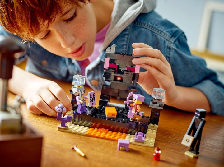 Zestaw klocków LEGO Minecraft Arena Endu 252 elementy (21242) - obraz 5