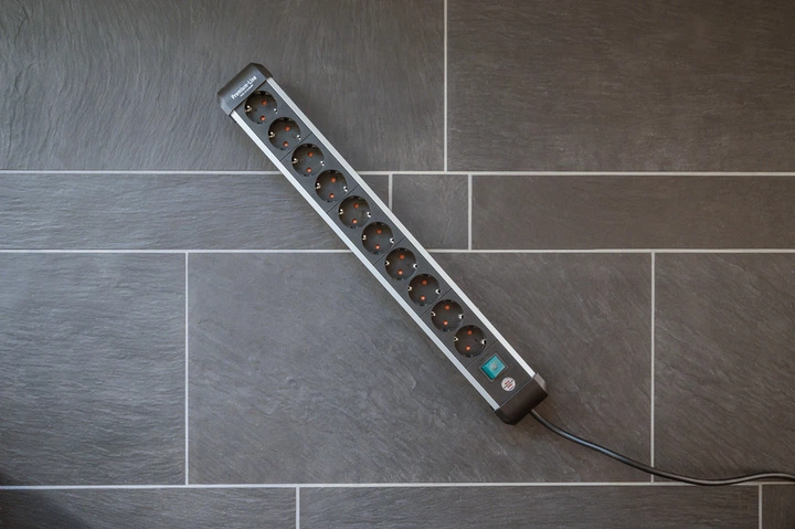 Przedłużacz Brennenstuhl Premium Alu-Line: 16 A, 3500 W, 3 x 1,5 mm², 3 metry, 10 gniazdek (4007123677412) - obraz 10