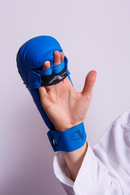 рукавички для карате накладки на руки Arawaza сині розмір L – фото .