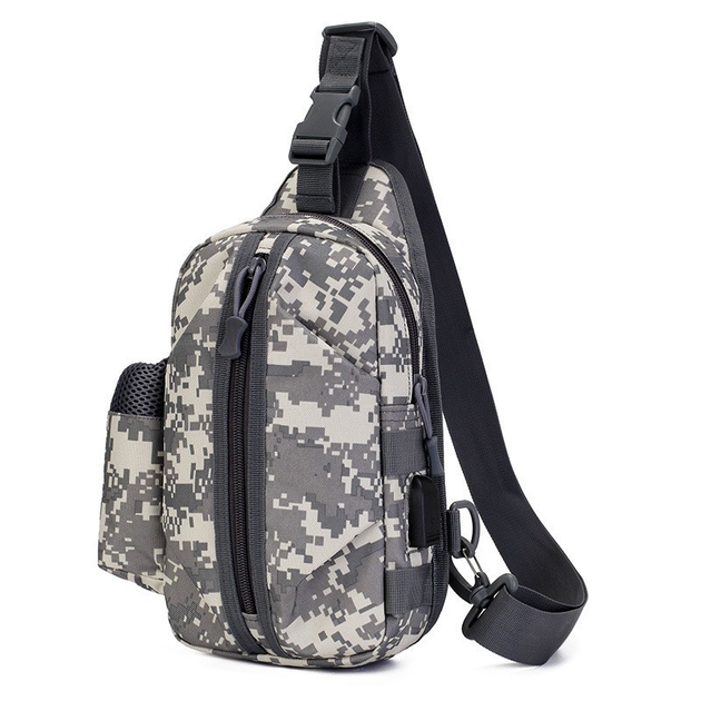 Чоловіча сумка рюкзак METR+ армійська барсетка на одній лямці USB вихід 30х15х10 см Камуфляж - зображення 1
