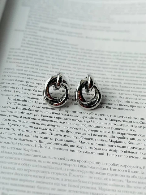 Сережки жіночі сріблясті круглі стильні - Фото 6 Сережки жіночі сріблясті круглі стильні - зображення 6
