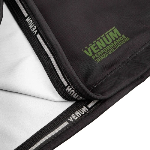 Рашгард Venum Signature Rashguard Short Sleeves Black Khaki Exclusive (VENUM-03654-200-S) - Фото 6 Рашгард Venum Signature Rashguard Short Sleeves Black Khaki Exclusive (VENUM-03654-200-S) - изображение 6