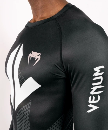 Рашгард Venum Loma Arrow Long Sleeves Rashguards Black White (VENUM-03956-108-S) - Фото 6 Рашгард Venum Loma Arrow Long Sleeves Rashguards Black White (VENUM-03956-108-S) - изображение 6