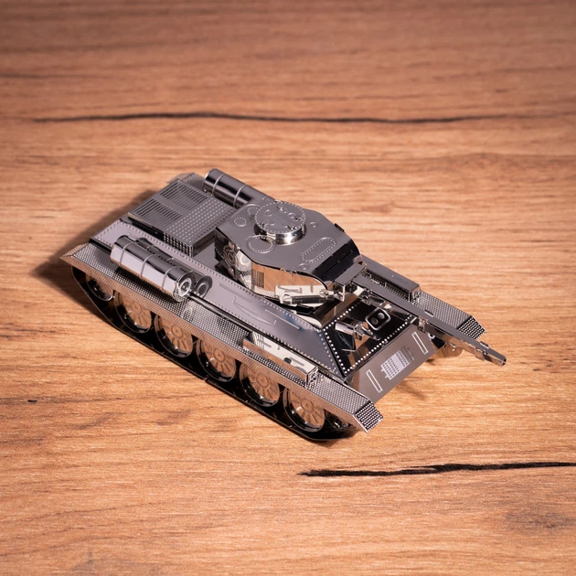 Колекційна модель-конструктор Metal Time Танк T-34-85 (MT071) - Фото 3 Колекційна модель-конструктор Metal Time Танк T-34-85 (MT071) - зображення 3