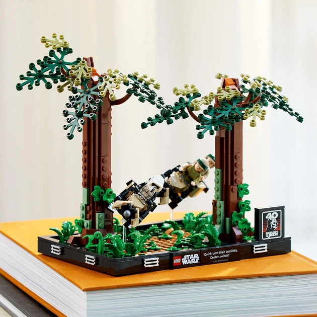 Конструктор LEGO Star Wars Діорама Погоня на спідері на Ендорі 608 деталей (75353) - зображення 5