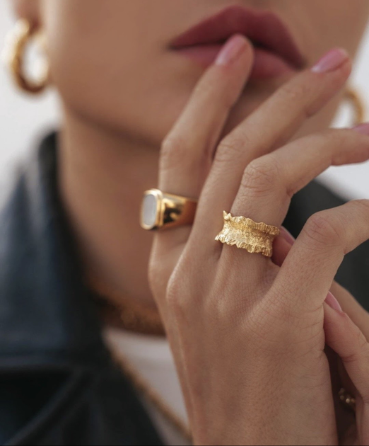 Модные кольца года — фото разбор стильных и современных украшений из золота и серебра