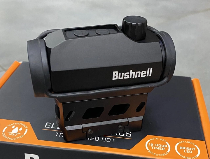Коллиматорный прицел Bushnell AR Optics TRS-125 3 МОА с высоким райзером, креплением и таймером автовыключения - изображение 1