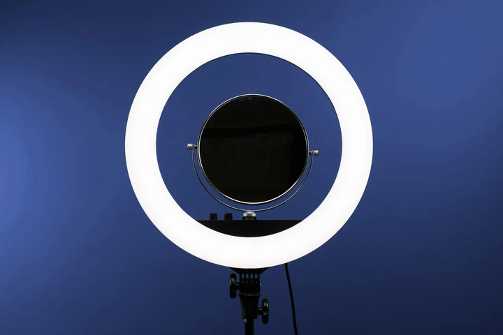 Кольцевая лампа 45 см DeLux LED Professional (55W) с зеркалом для макияжа и точной регулировкой света на штативе 220 см / Держатель для телефона(смартфона) - изображение 6