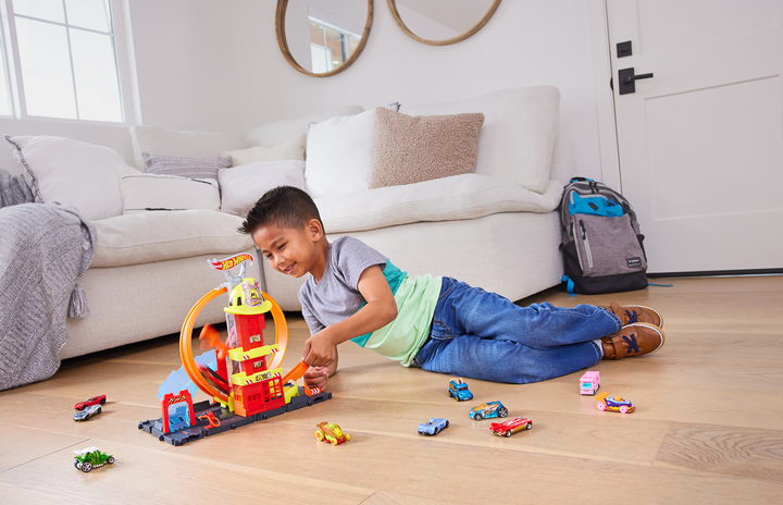 Zestaw do gry Hot Wheels Super pętla z remizą strażacką (HKX41) - obraz 6