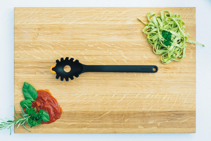Łyżka do spaghetti Fiskars Functional Form 29 cm (1027301) - obraz 3