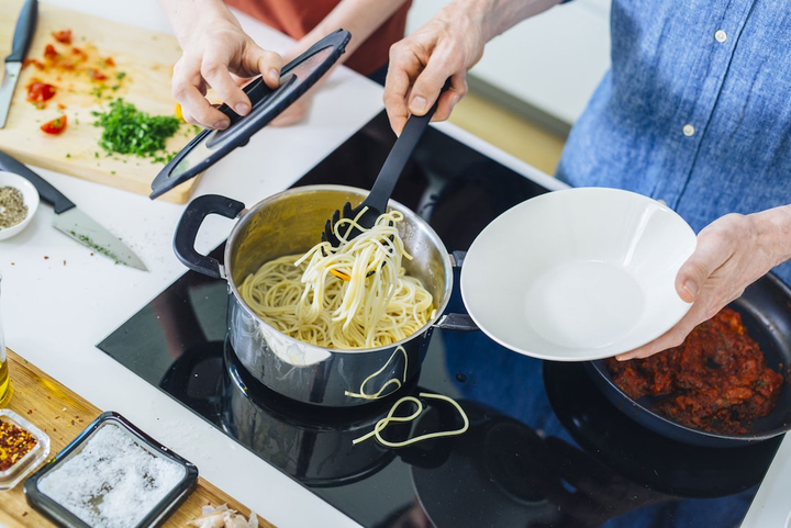 Łyżka do spaghetti Fiskars Functional Form 29 cm (1027301) - obraz 6