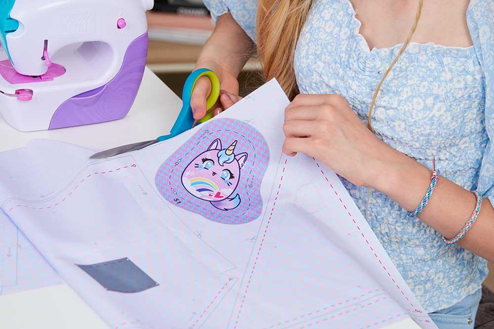 Zestaw do gry Spin Master Cool Maker: maszyna do szycia z akcesoriami Fashion Studio (6063925) - obraz 9