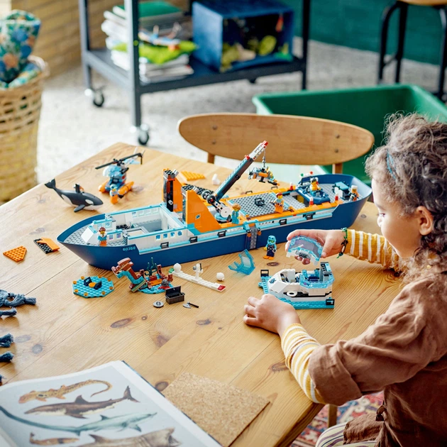 Конструктор LEGO City Арктичний дослідницький корабель 815 деталей (60368) - зображення 4